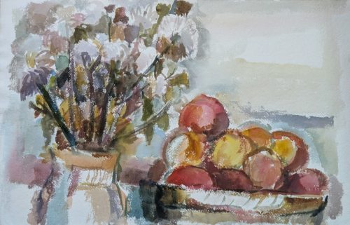 Blumenvase mit Obstteller